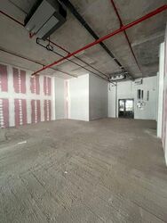 Middle Road (D7), Retail #610490571